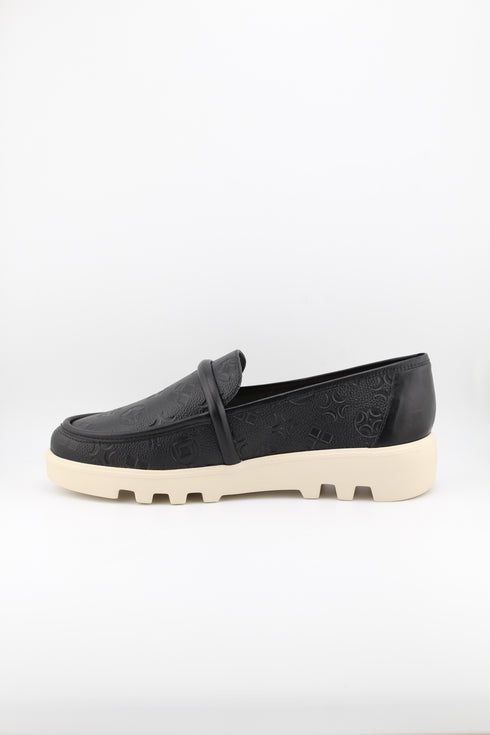 Luz da lua Embossed Slip-On Loafers with Lug Sole